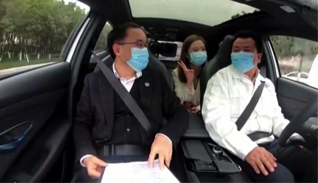 拒絕概念車PPT自動駕駛,長安量產車上路試驗,總裁親自直播